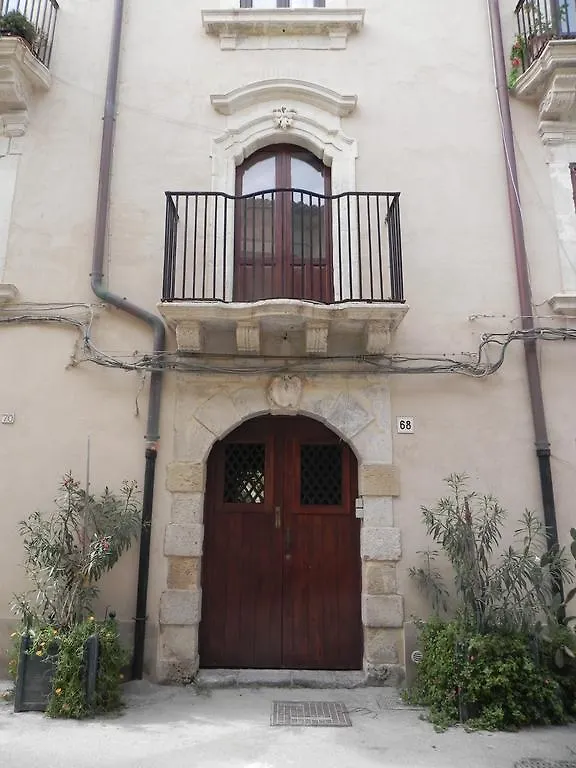 Il Vittoriale Villa Syracuse